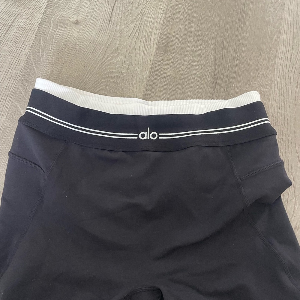 ALO Yoga Black Leggings with White Waistband